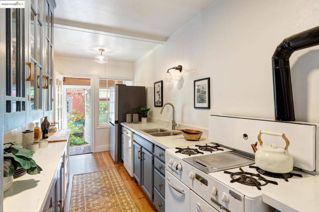 Berkeley, CA 94702,1110 Chaucer St