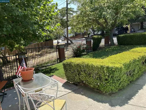 Martinez, CA 94553,826 Veale
