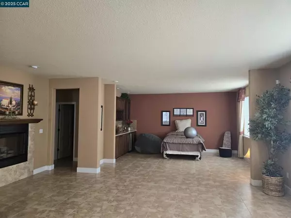 Oakley, CA 94561,505 Jane Lane
