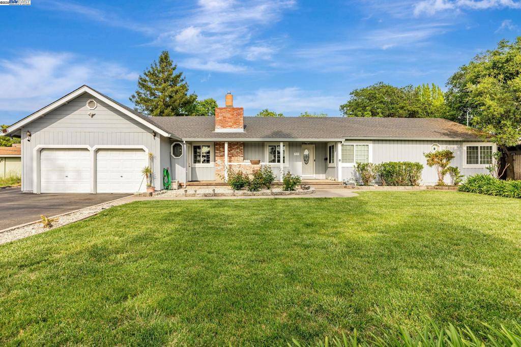 1420 Franquette Ave, Santa Rosa, CA 95405