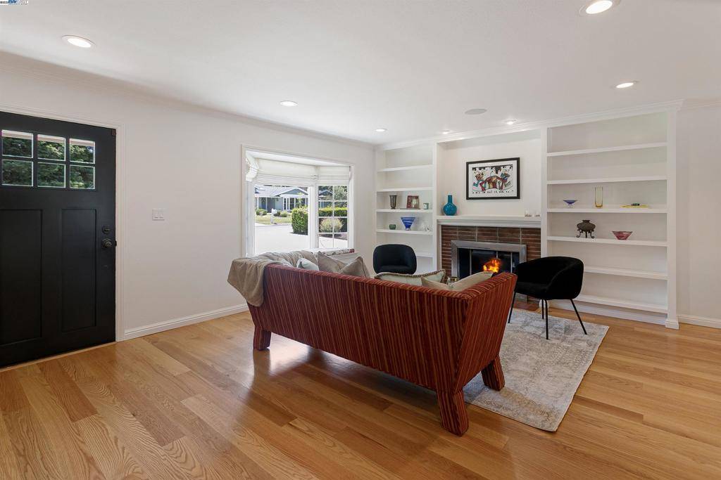 Lafayette, CA 94549,3252 Woodview Dr