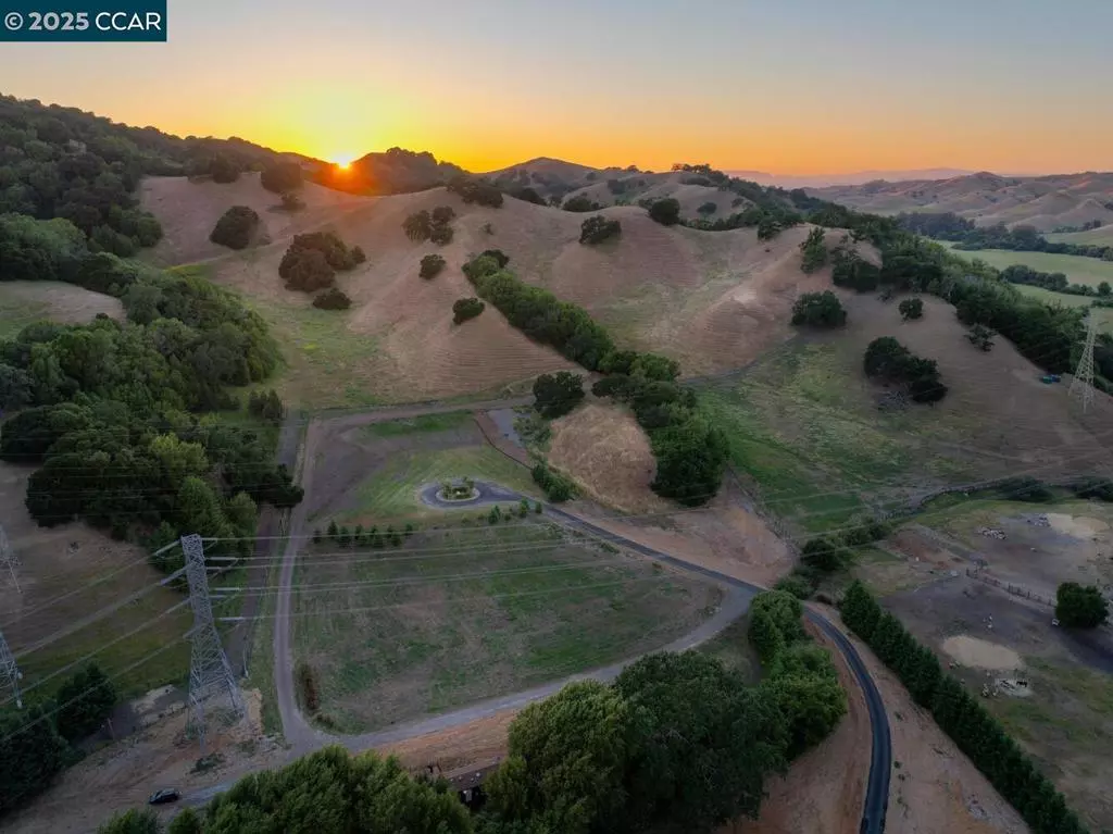 Martinez, CA 94553,60 Hampton