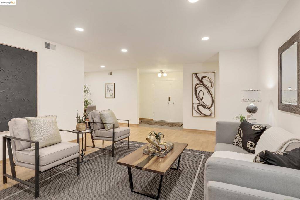 Oakland, CA 94611,323 Monte Vista Ave #107