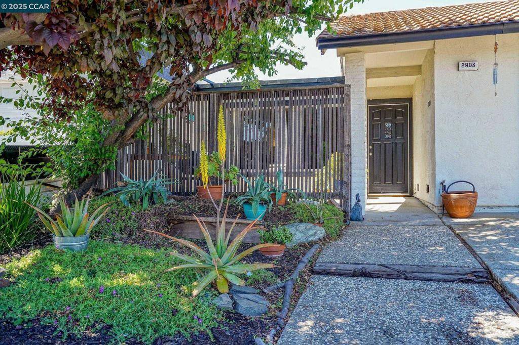 Antioch, CA 94509,2908 Pear St