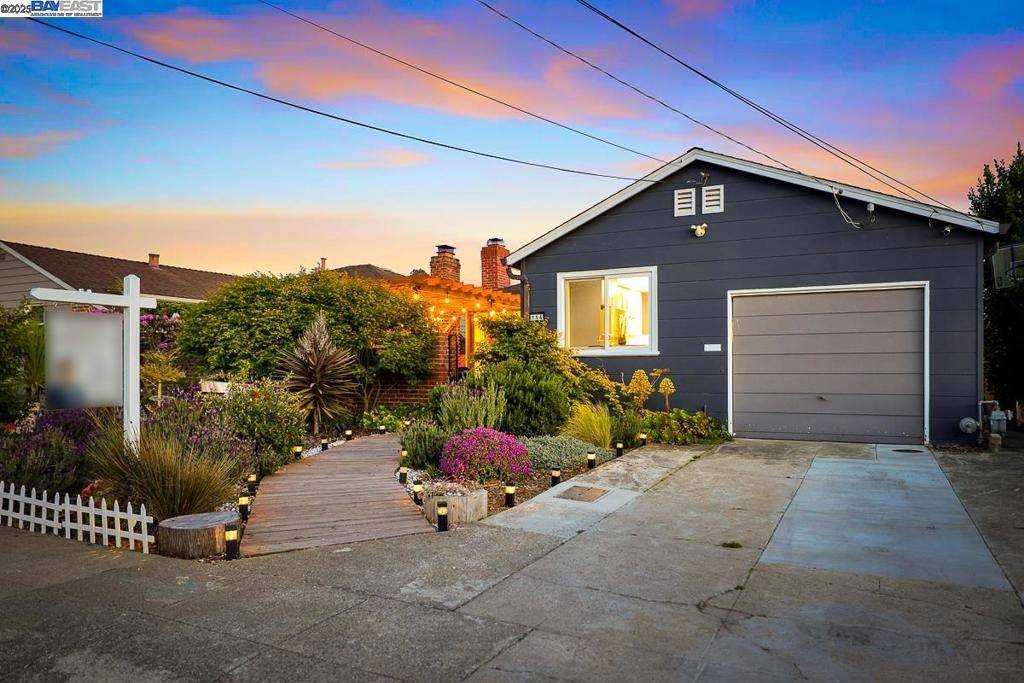 Daly City, CA 94015,114 Garden Ln