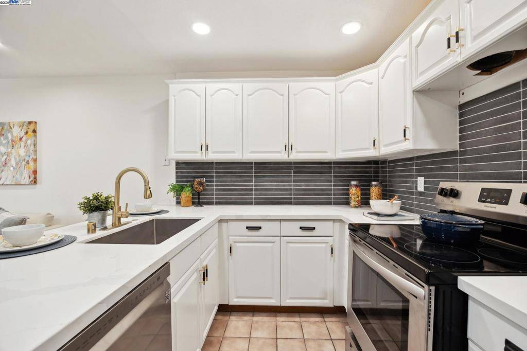 Alameda, CA 94502,3362 Tonga Ln
