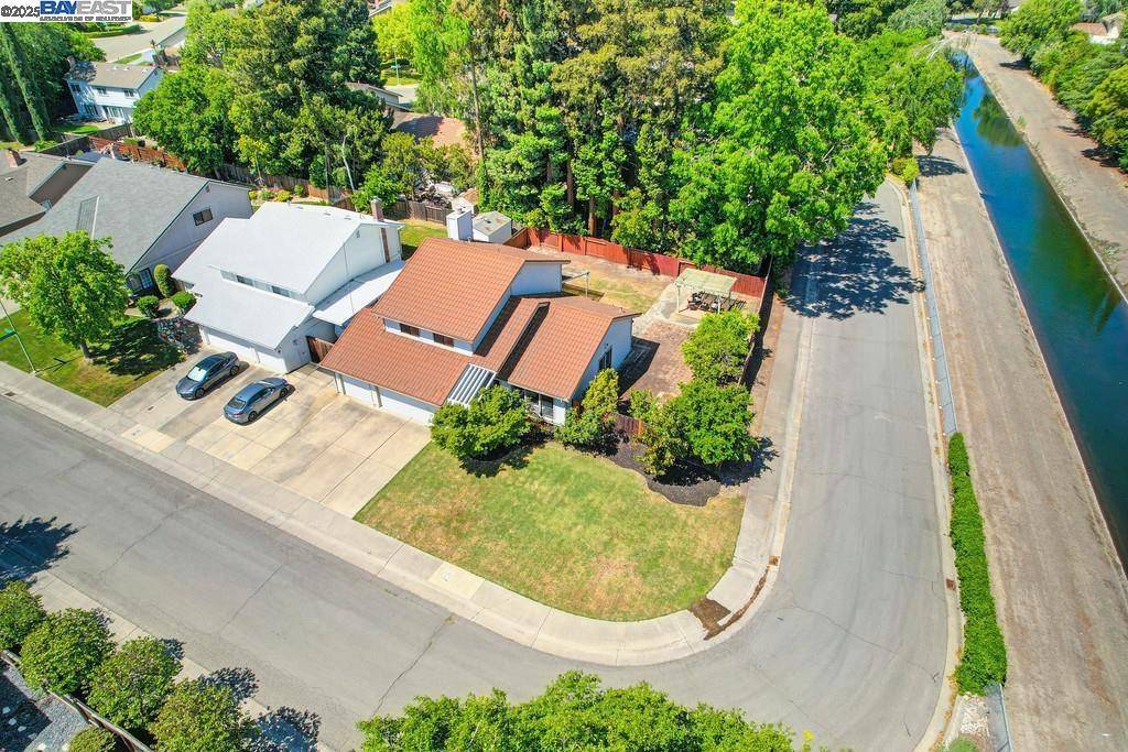 Sacramento, CA 95831,35 Pebble River Cir