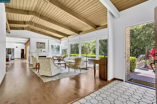 18 Van Tassel Ln, Orinda, CA 94563