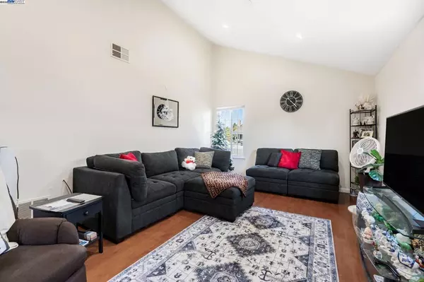 Fremont, CA 94555,34263 Lennox Ct