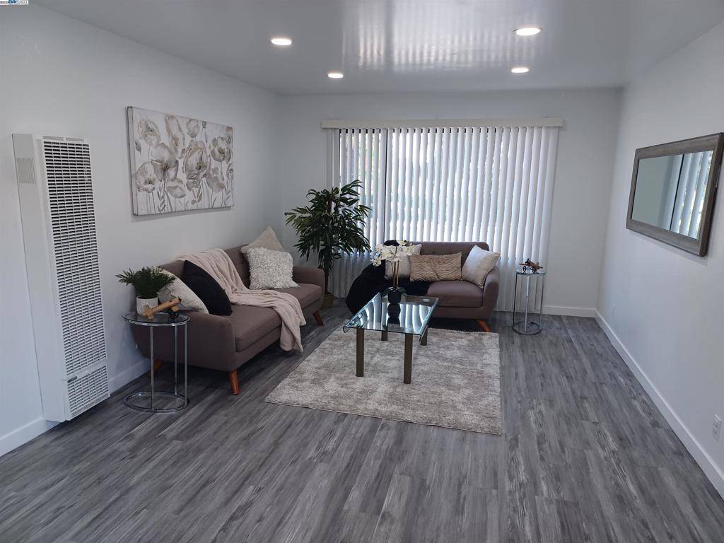 Union City, CA 94587,112 Aurora Plz