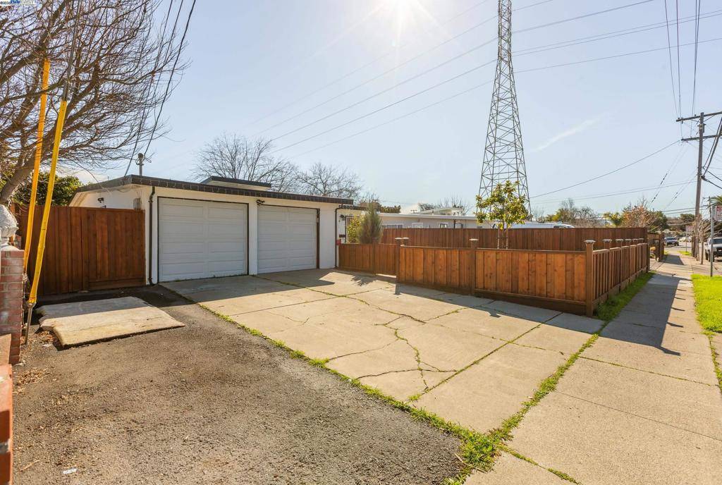 East Palo Alto, CA 94303,2720 Fordham St