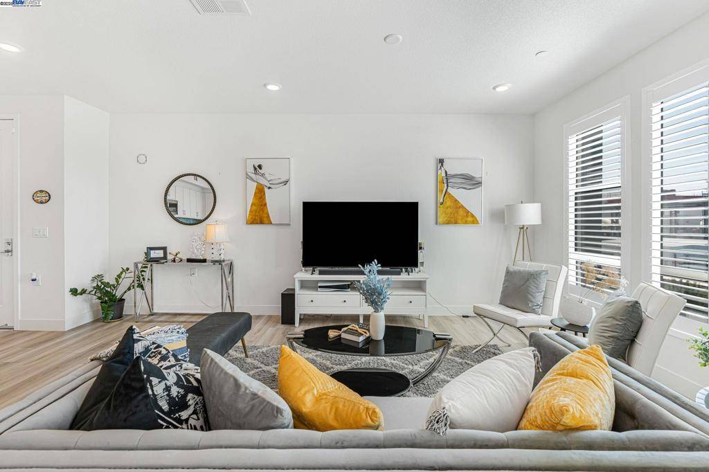 Fremont, CA 94538,3873 Quantum Dr #400