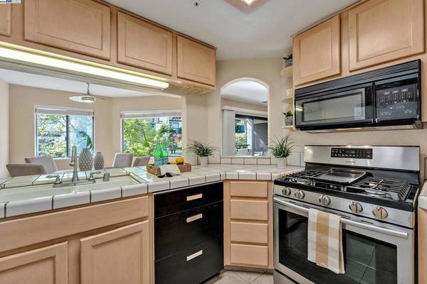 Hayward, CA 94546,21239 Gary Dr #317D