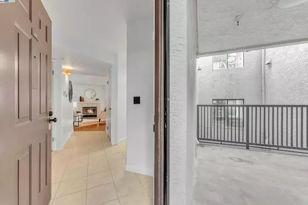 Hayward, CA 94546,21239 Gary Dr #316A