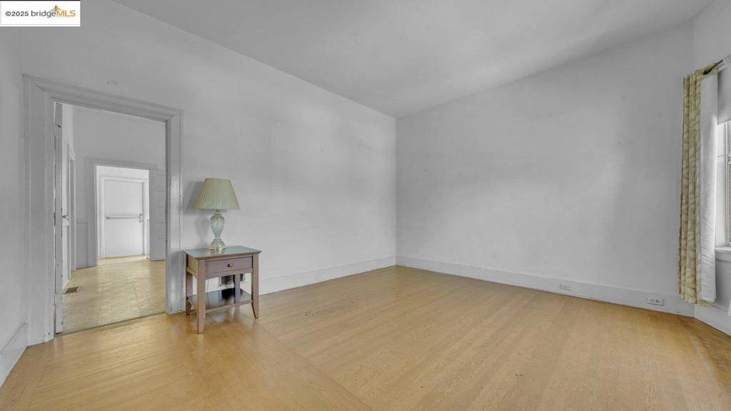 Oakland, CA 94618,413 Cavour St