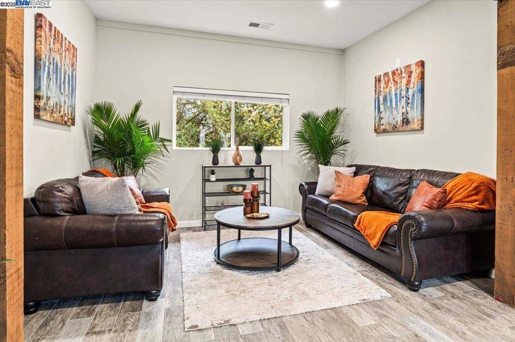 Hayward, CA 94542,25774 Clover Rd