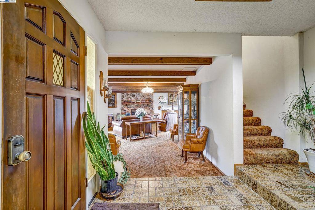 Hayward, CA 94544,664 Berry Ave