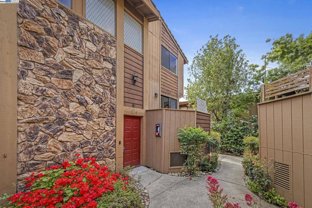 Campbell, CA 95008,924 Apricot Ave