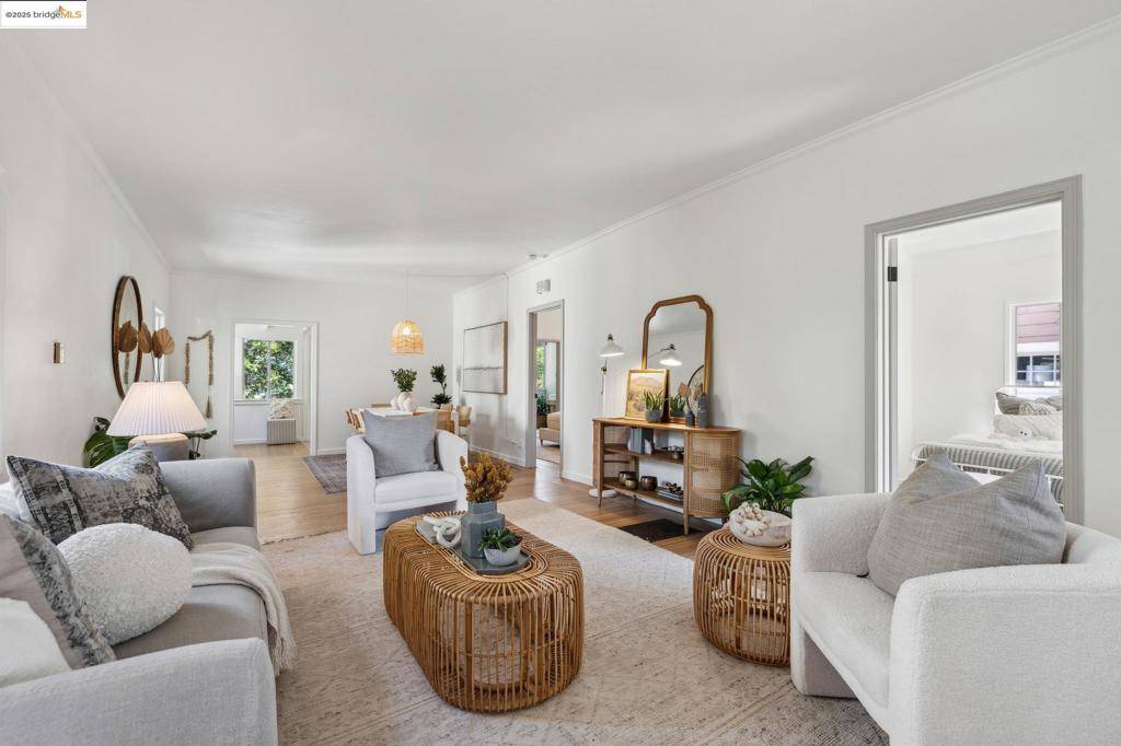 Oakland, CA 94618,5161 Coronado Ave