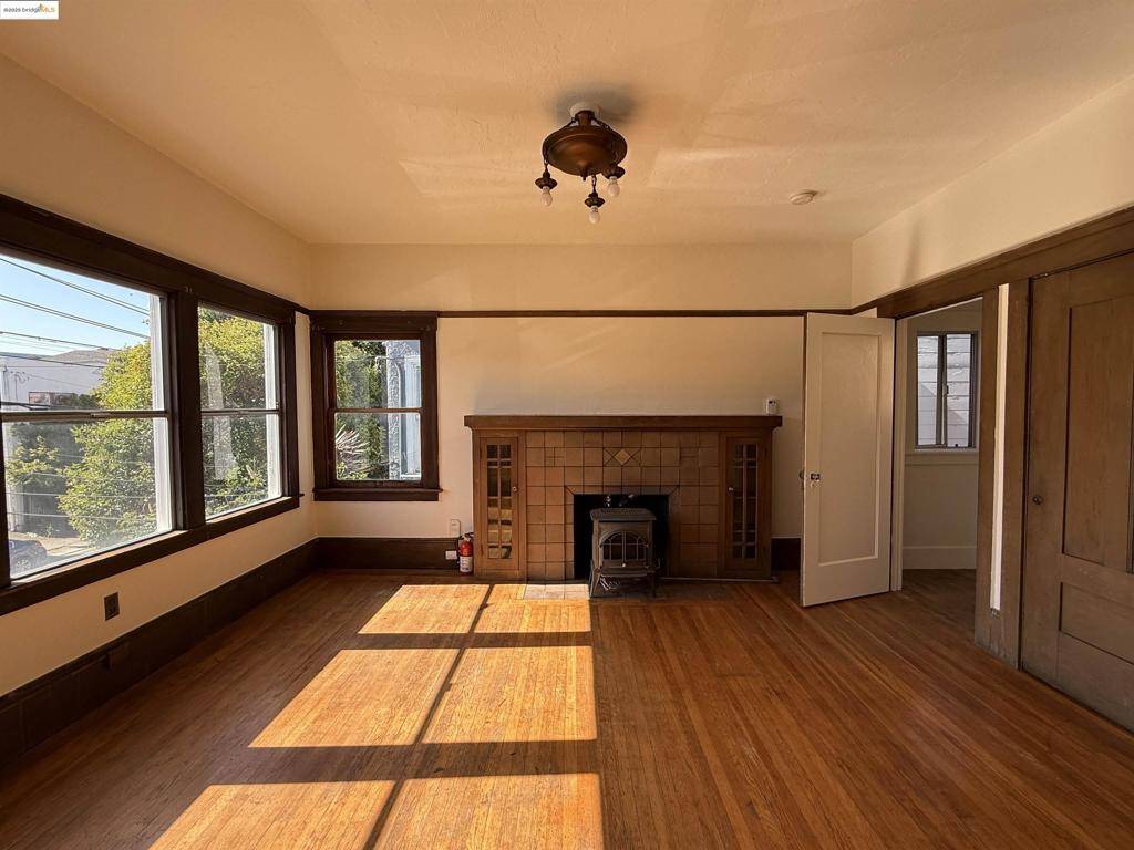 Oakland, CA 94609,3999 Clarke