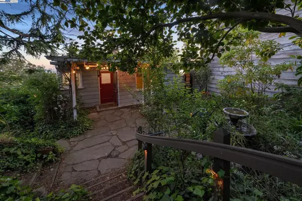 Oakland, CA 94611,5915 RINCON DRIVE