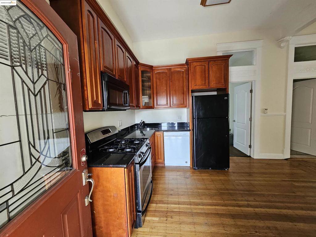 Oakland, CA 94608,2825 Market St
