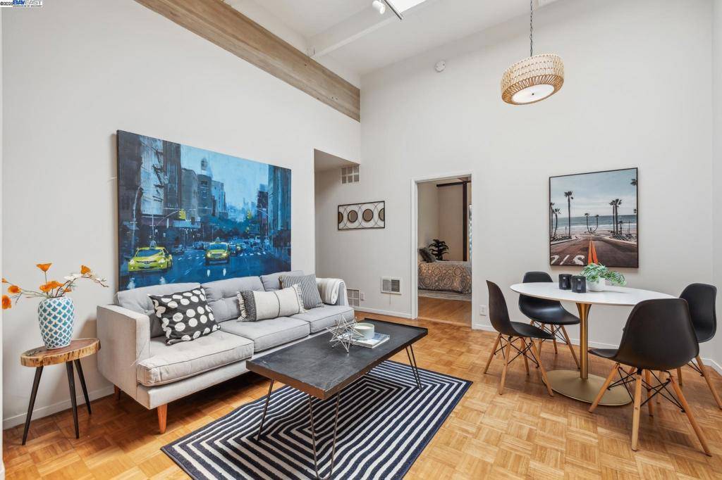 2112 West St #2, Oakland, CA 94612