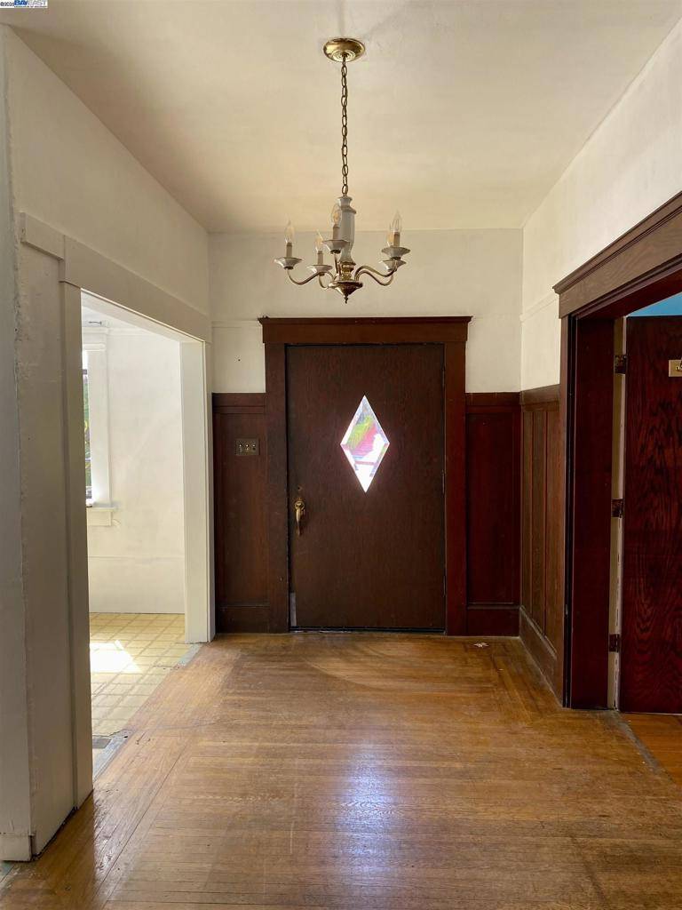 Oakland, CA 94610,227 Orange Street