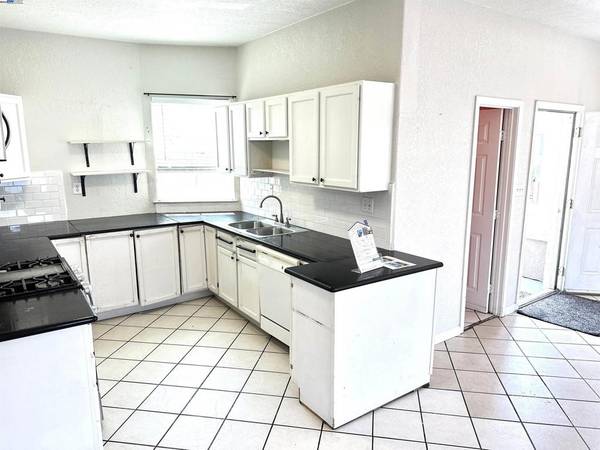 Oakland, CA 94621,1610 85th Avenue