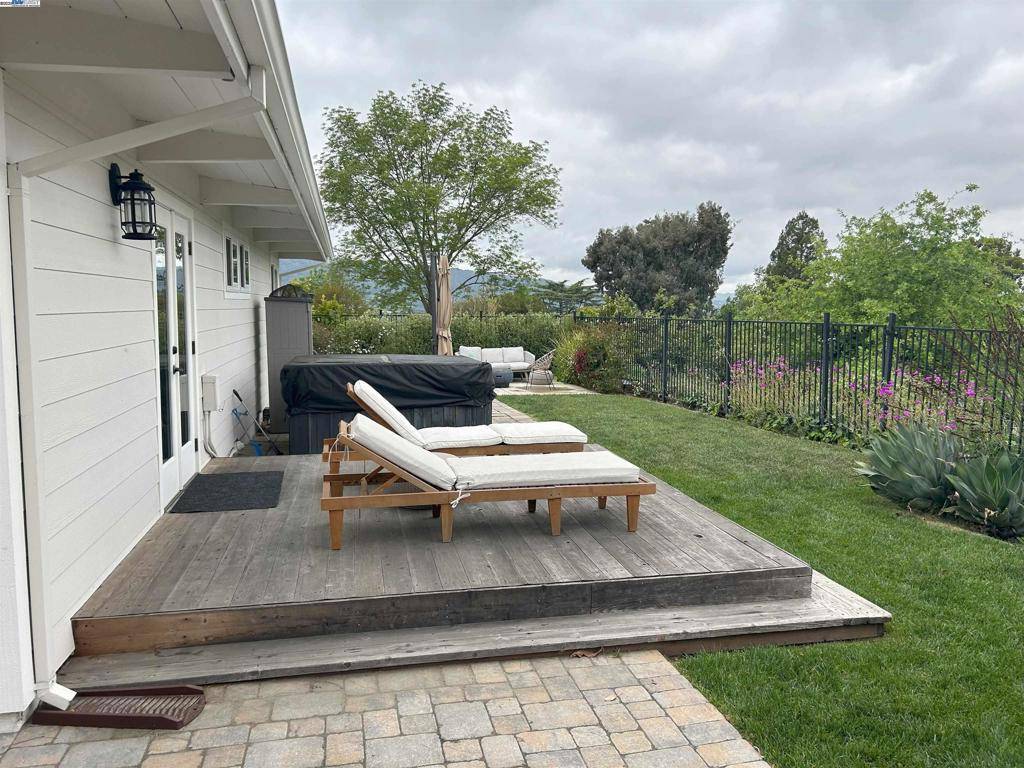 Pleasanton, CA 94566,588 E Angela St