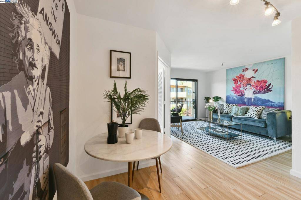 Oakland, CA 94611,771 KINGSTON AVENUE #305