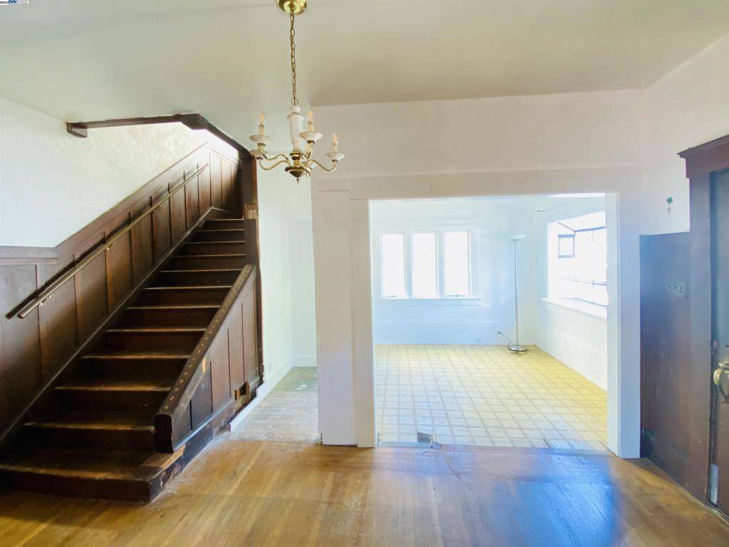 Oakland, CA 94610,225 Orange Street