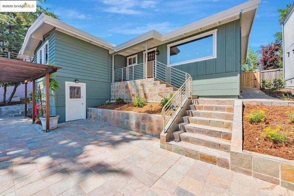 6815 Paso Robles Dr, Oakland, CA 94611