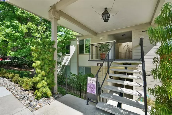 Walnut Creek, CA 94595,2841 Ptarmigan Dr #1