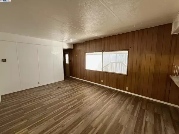 Hayward, CA 94545,1200 W Winton Ave. #80