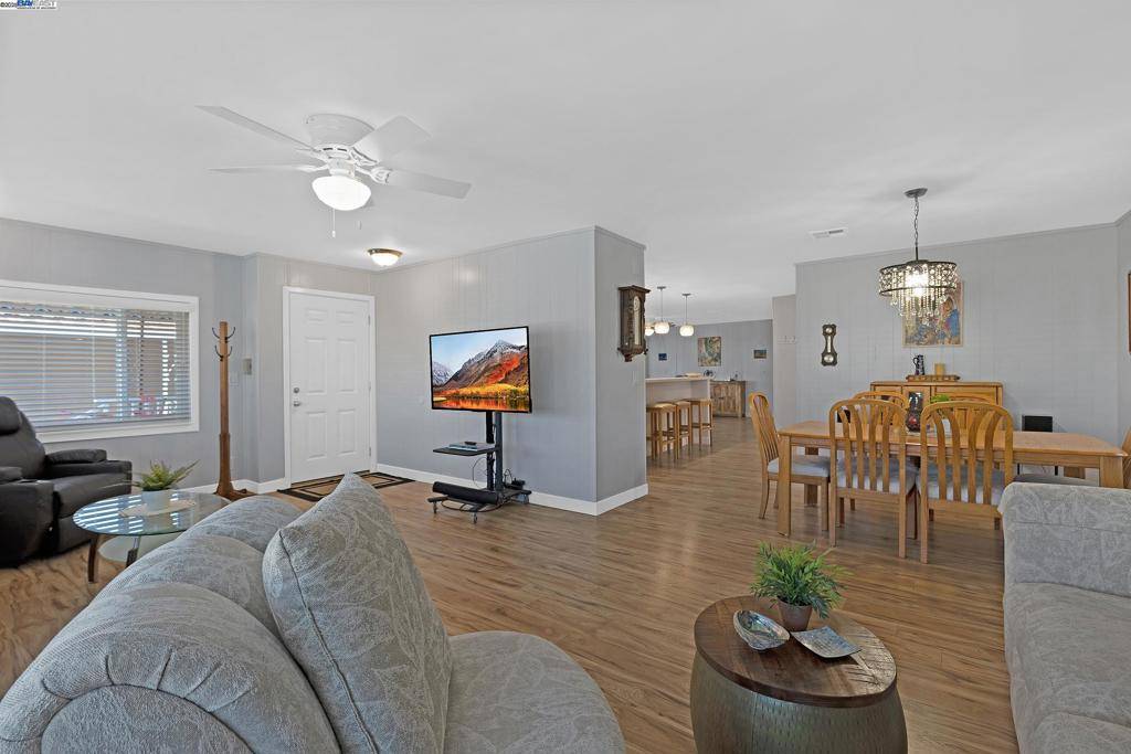 Hayward, CA 94544,29360 Middleborough Way