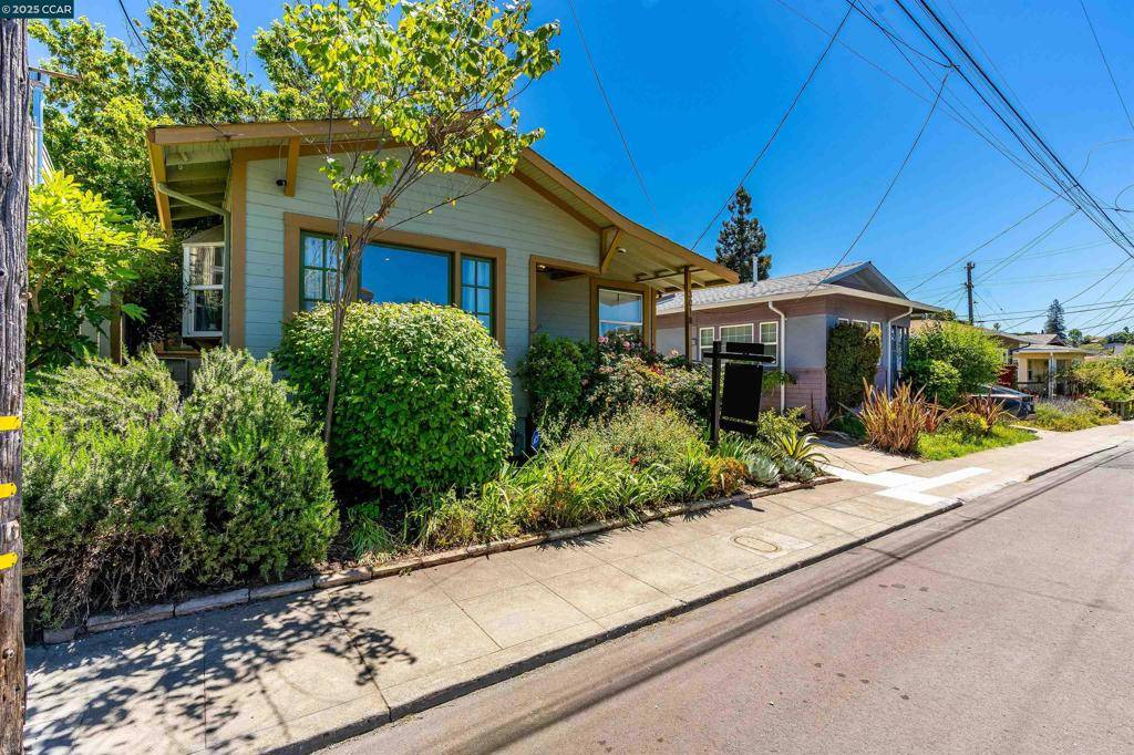 Oakland, CA 94619,3018 Courtland Ave