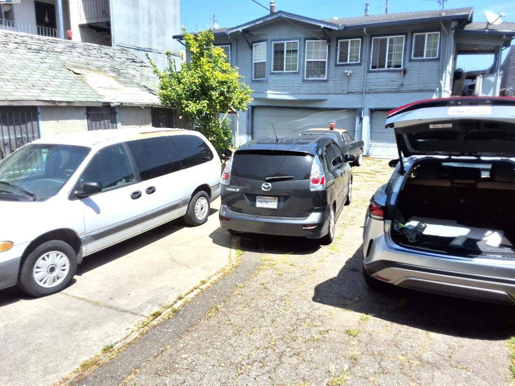 Oakland, CA 94601,3020 E 19th st