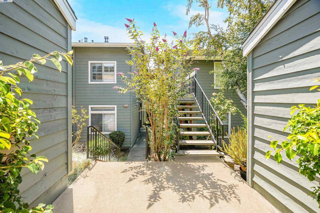 Pleasanton, CA 94588-4729,7750 Canyon Meadow Cir #A