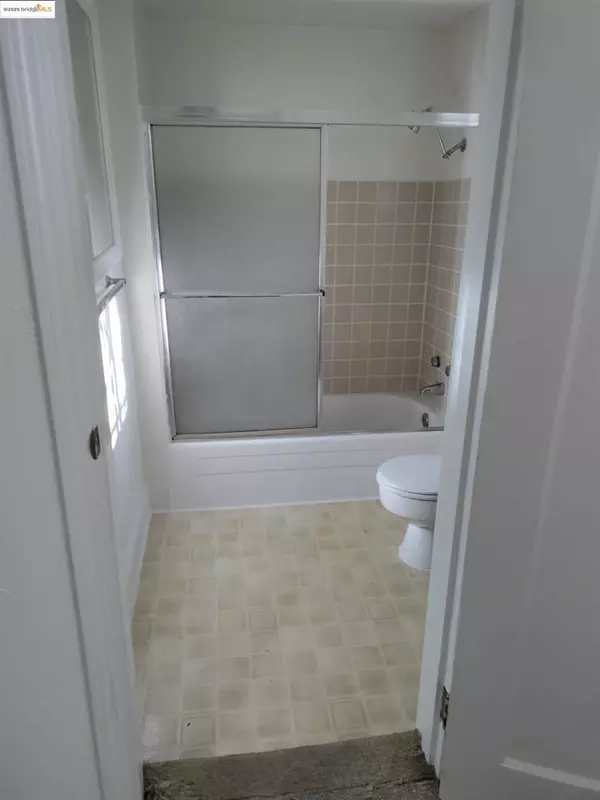 Berkeley, CA 94703,1614 Russell Street