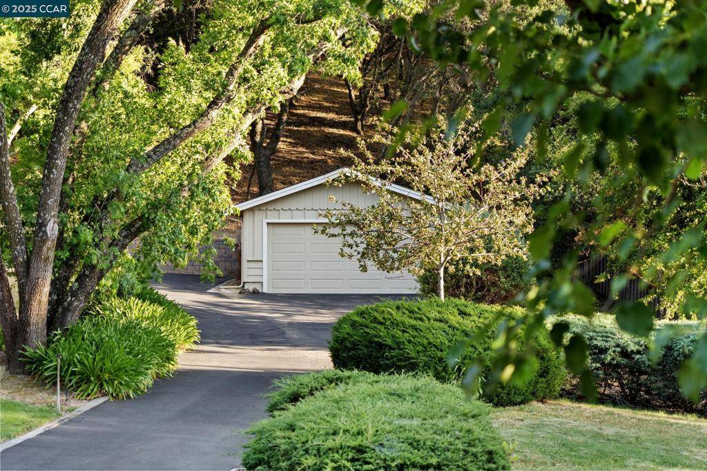 Martinez, CA 94553,3092 Lester Rd