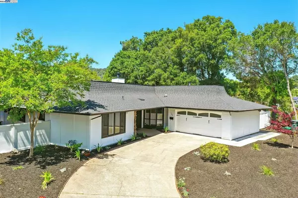 100 Country Club Dr, Novato, CA 94949