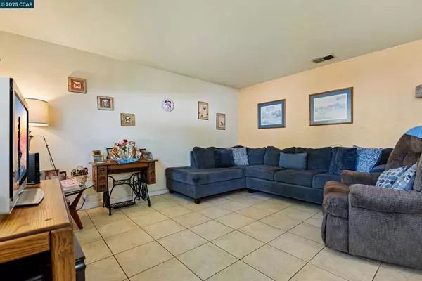 Antioch, CA 94509,2313 Peppertree Way #1