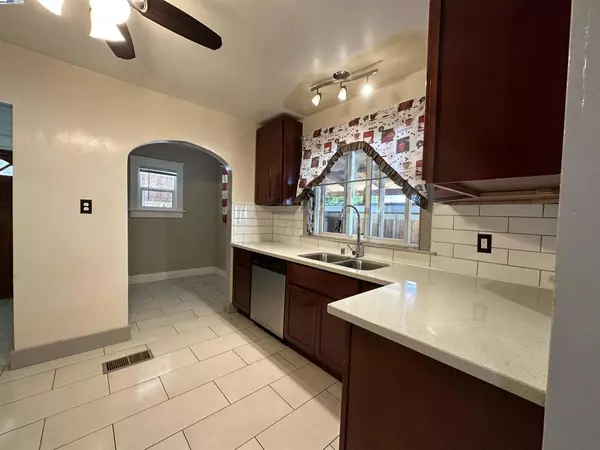 7820 GARFIELD AVE, Oakland, CA 94605