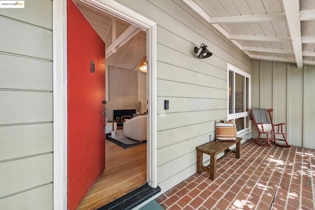 Oakland, CA 94611,5625 Snake Rd
