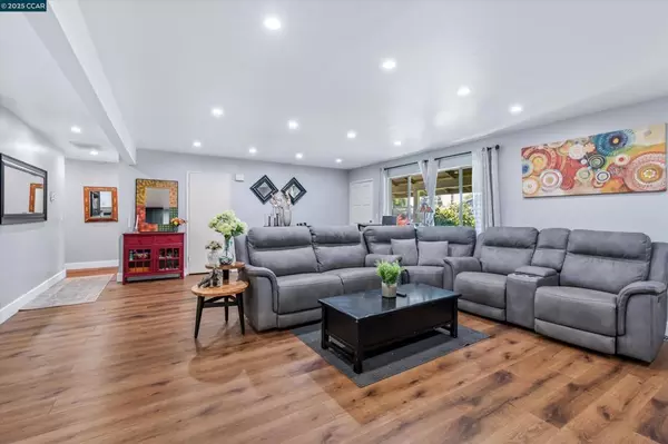 Rohnert Park, CA 94928,8037 Santa Barbara Dr