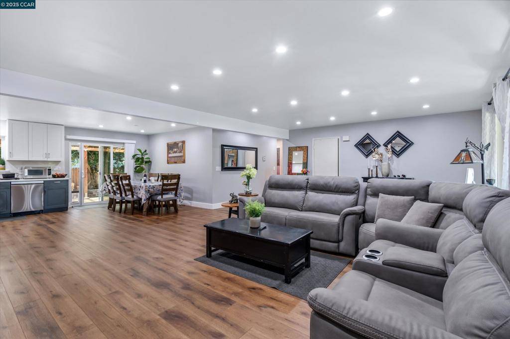 Rohnert Park, CA 94928,8037 Santa Barbara Dr