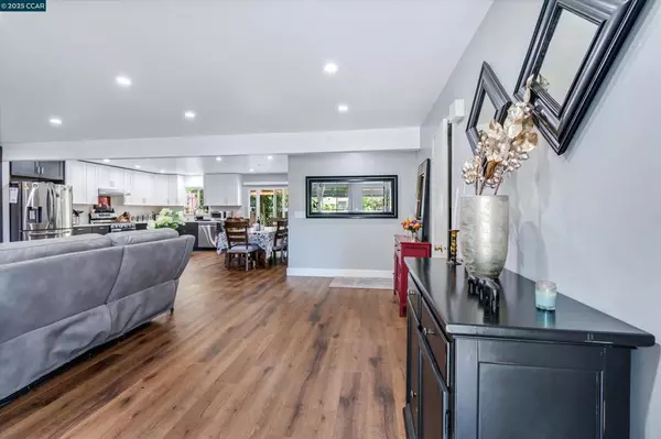 Rohnert Park, CA 94928,8037 Santa Barbara Dr