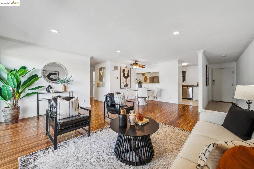 Oakland, CA 94607,3 Embarcadero #152