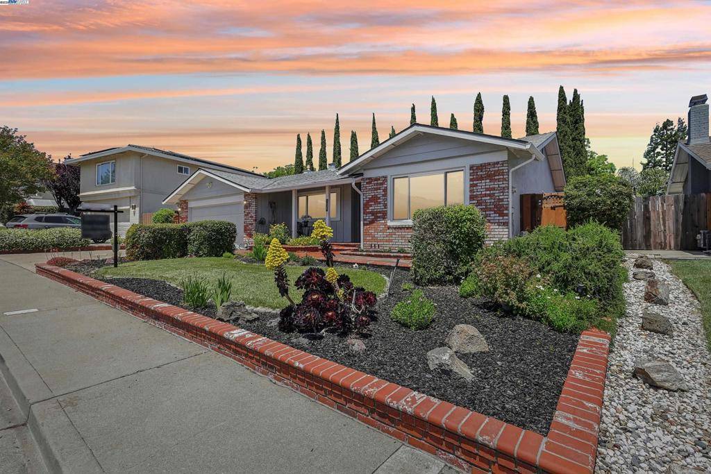 7527 Hillsdale Dr, Pleasanton, CA 94588